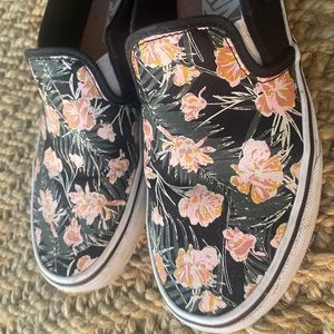 VANS (Flowered) slip on’s